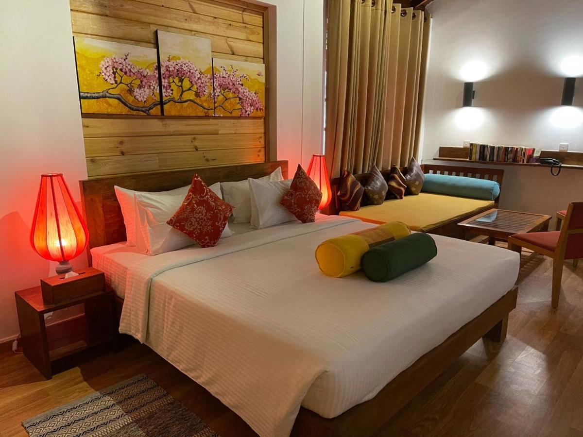Rockside Cabanas Hotel Unawatuna Bagian luar foto
