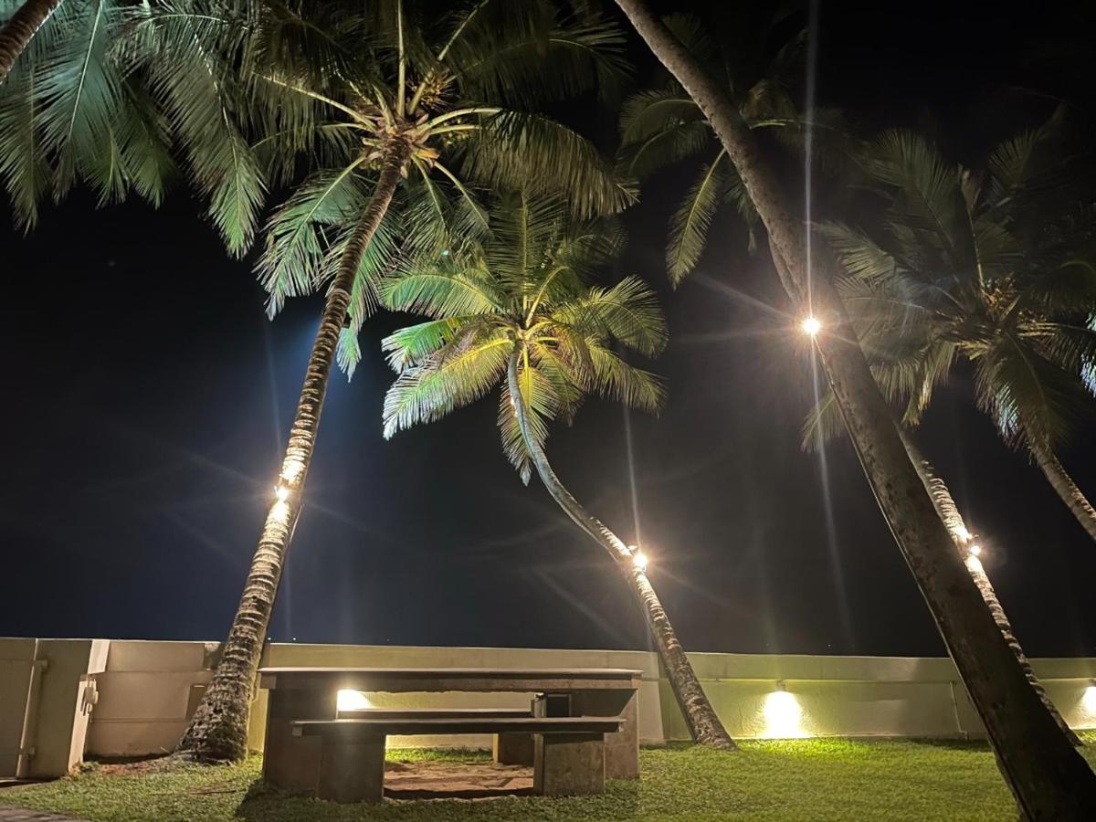Rockside Cabanas Hotel Unawatuna Bagian luar foto