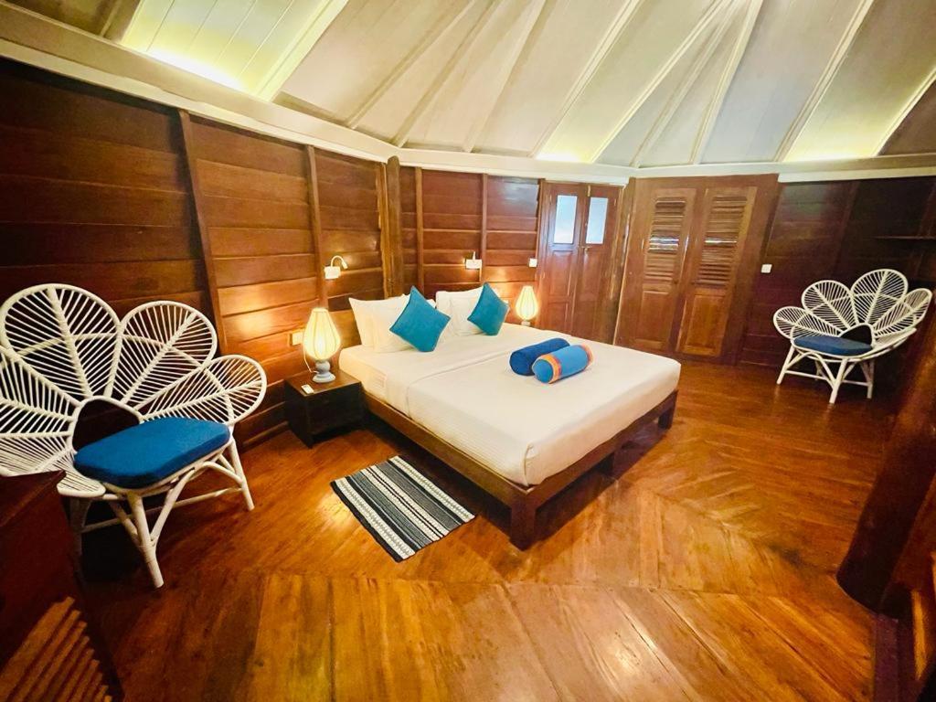 Rockside Cabanas Hotel Unawatuna Bagian luar foto