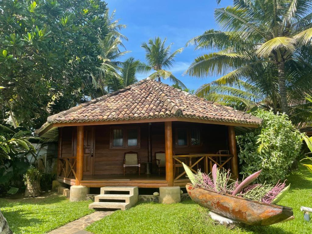 Rockside Cabanas Hotel Unawatuna Bagian luar foto