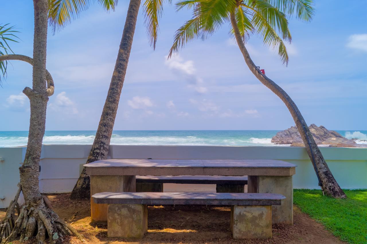 Rockside Cabanas Hotel Unawatuna Bagian luar foto